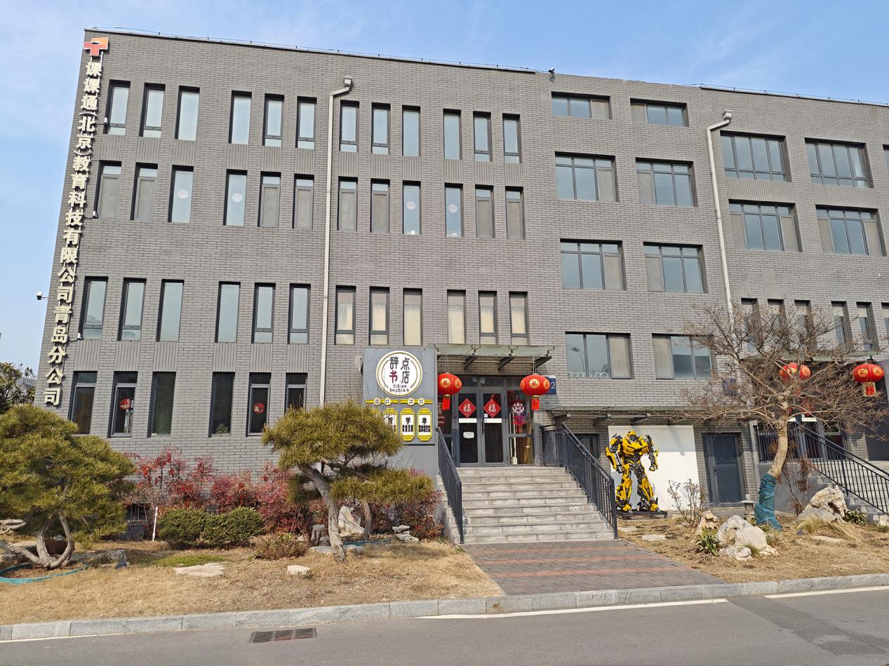 【IT之家评测室】小米 15 Ultra 手机体验：口袋里的“大三元”，主打一个纯粹