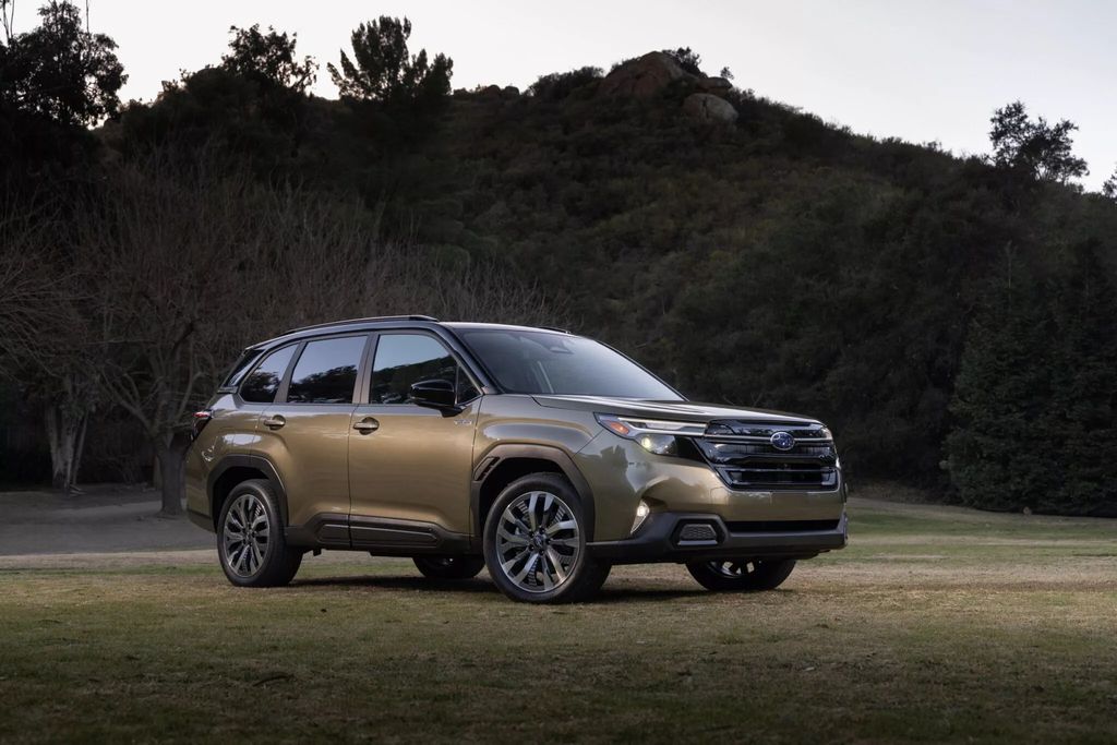 斯巴鲁 FORESTER 森林人混动版和 Wilderness 越野版 SUV 登场