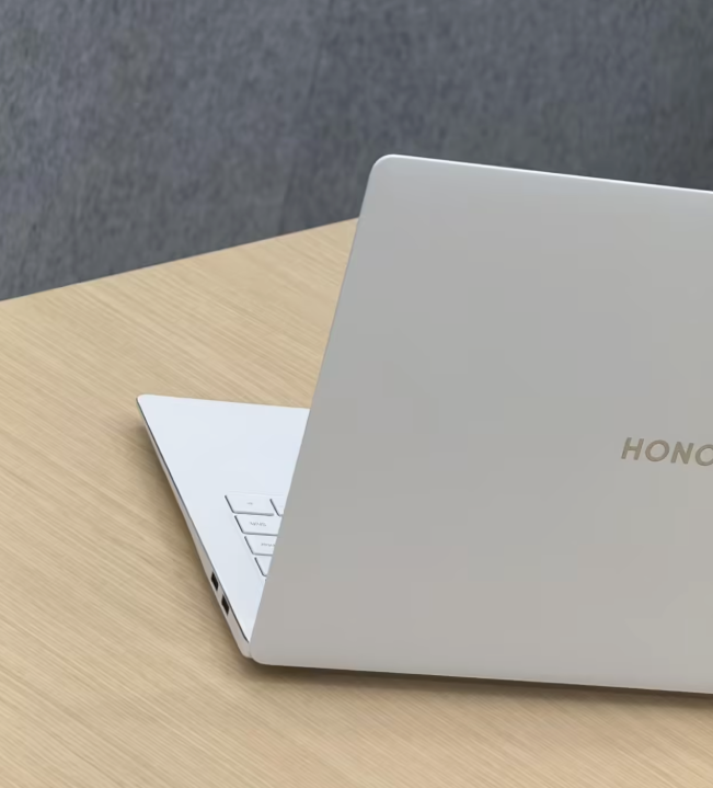 荣耀 MagicBook Pro 14 配置曝光：1.3kg 轻薄本畅玩《黑神话》