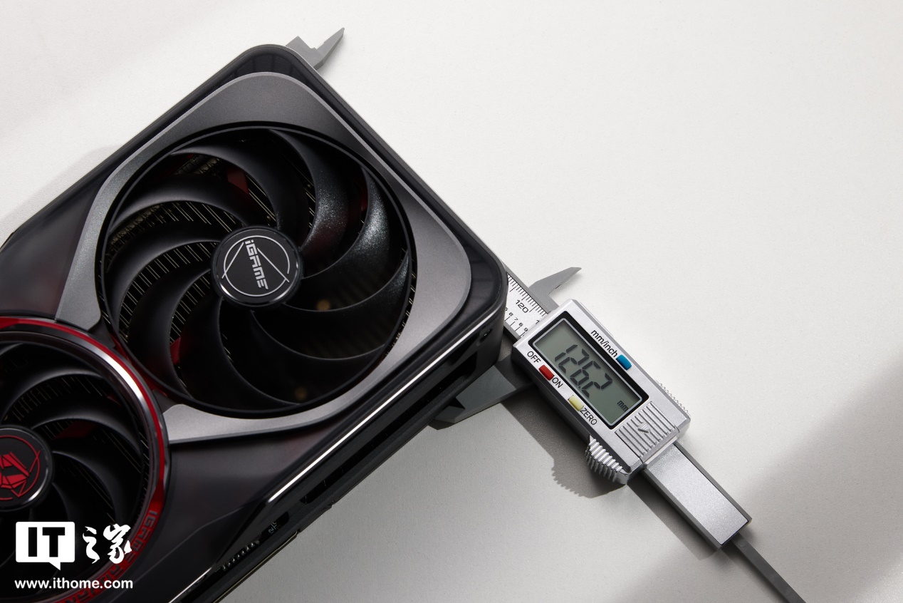 【IT之家开箱】iGame GeForce RTX 5070 Ti Advanced OC 16GB 显卡图赏：科幻美学加持，显卡中的“超新星”