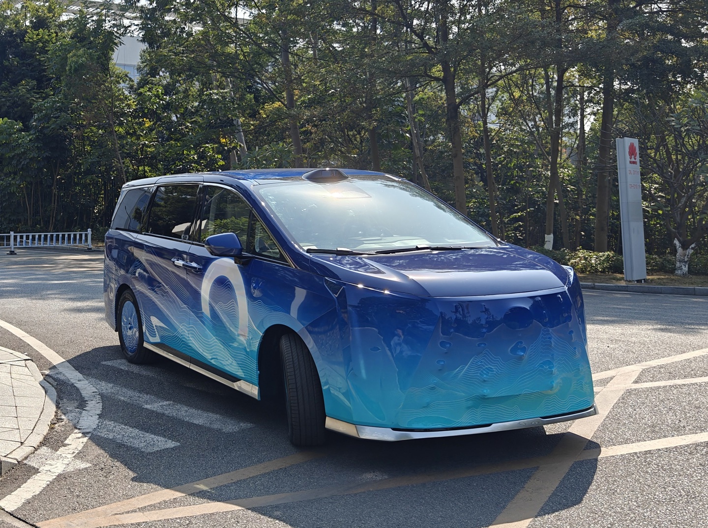 广汽、华为 GH 项目首款车型谍照曝光：名为“向往”的 MPV
