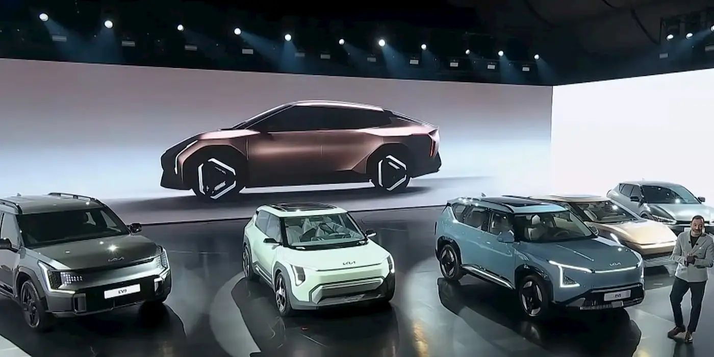 起亚加速电动化布局，纯电轿跑 EV4 原型曝光