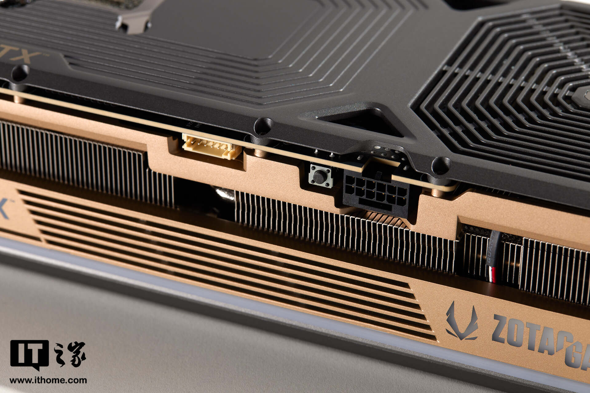 索泰 RTX 5080 16GB AMP EXTREME INFINITY 显卡上架：无限镜设计语言，9699 元