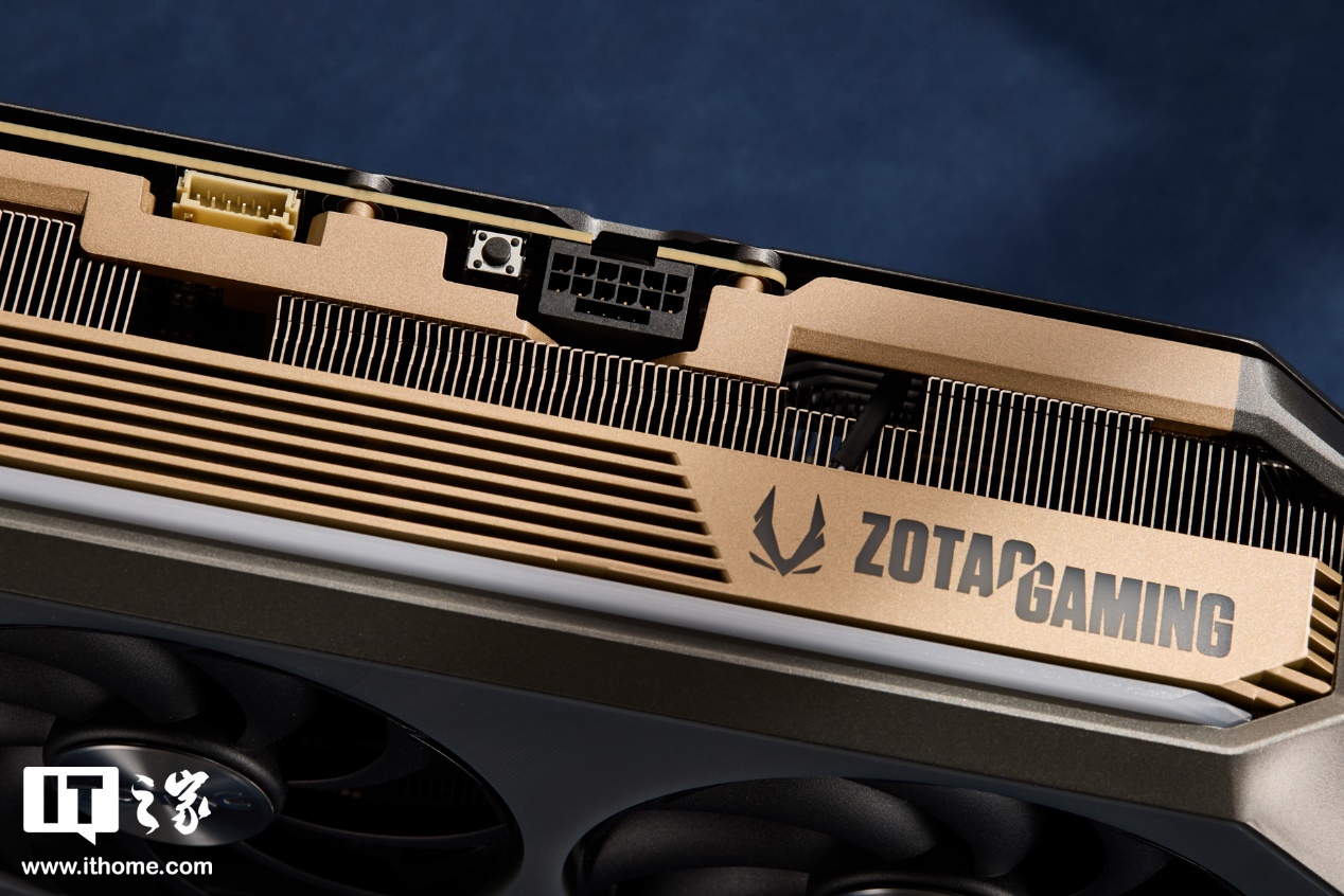 【IT之家开箱】索泰 GeForce RTX 5070 Ti 16GB AMP EXTREME INFINITY 显卡图赏：黑金性能战神，延续无限镜设计