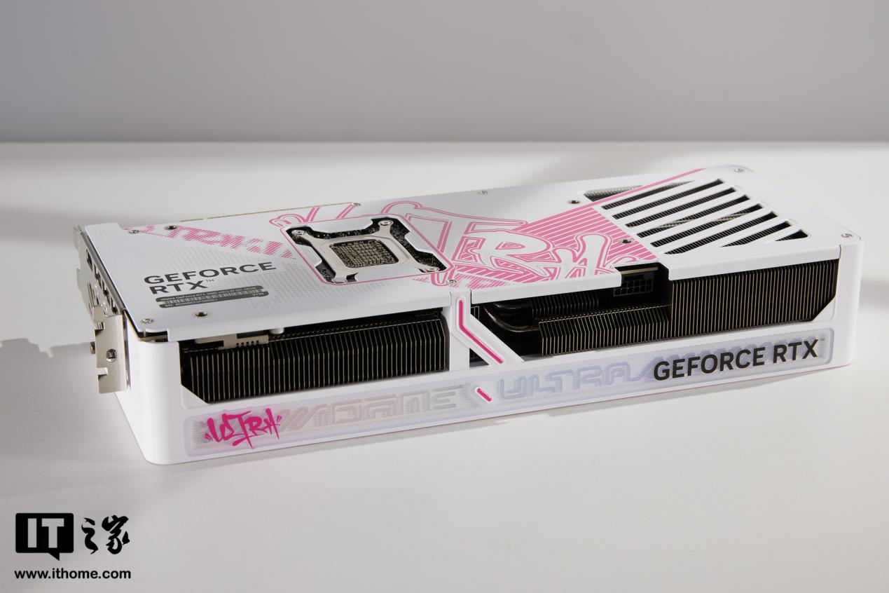 七彩虹 iGame GeForce RTX 5080 Ultra W OC 16GB 显卡首销：街头涂鸦主题，9999 元