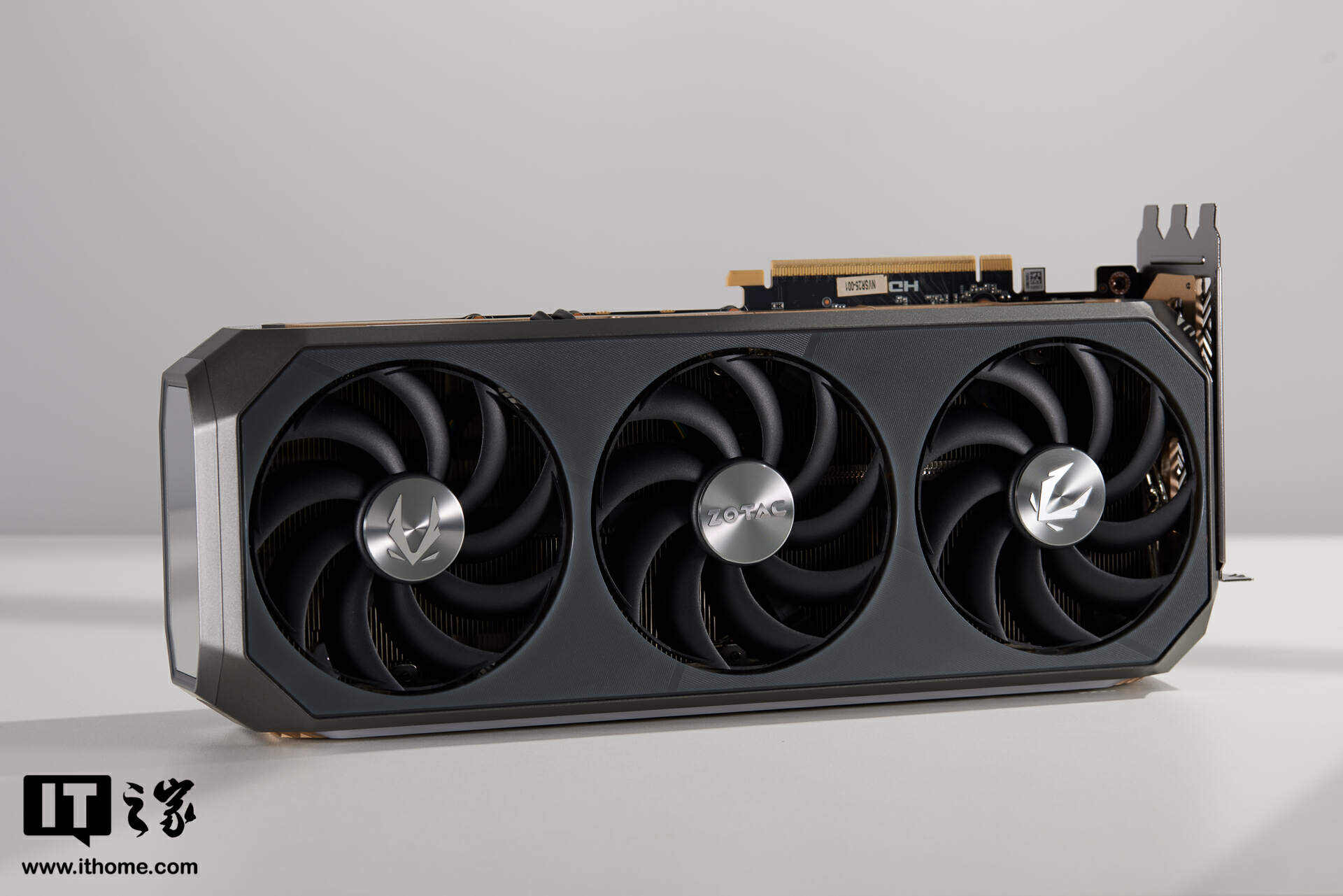 索泰 RTX 5080 16GB AMP EXTREME INFINITY 显卡上架：无限镜设计语言，9699 元