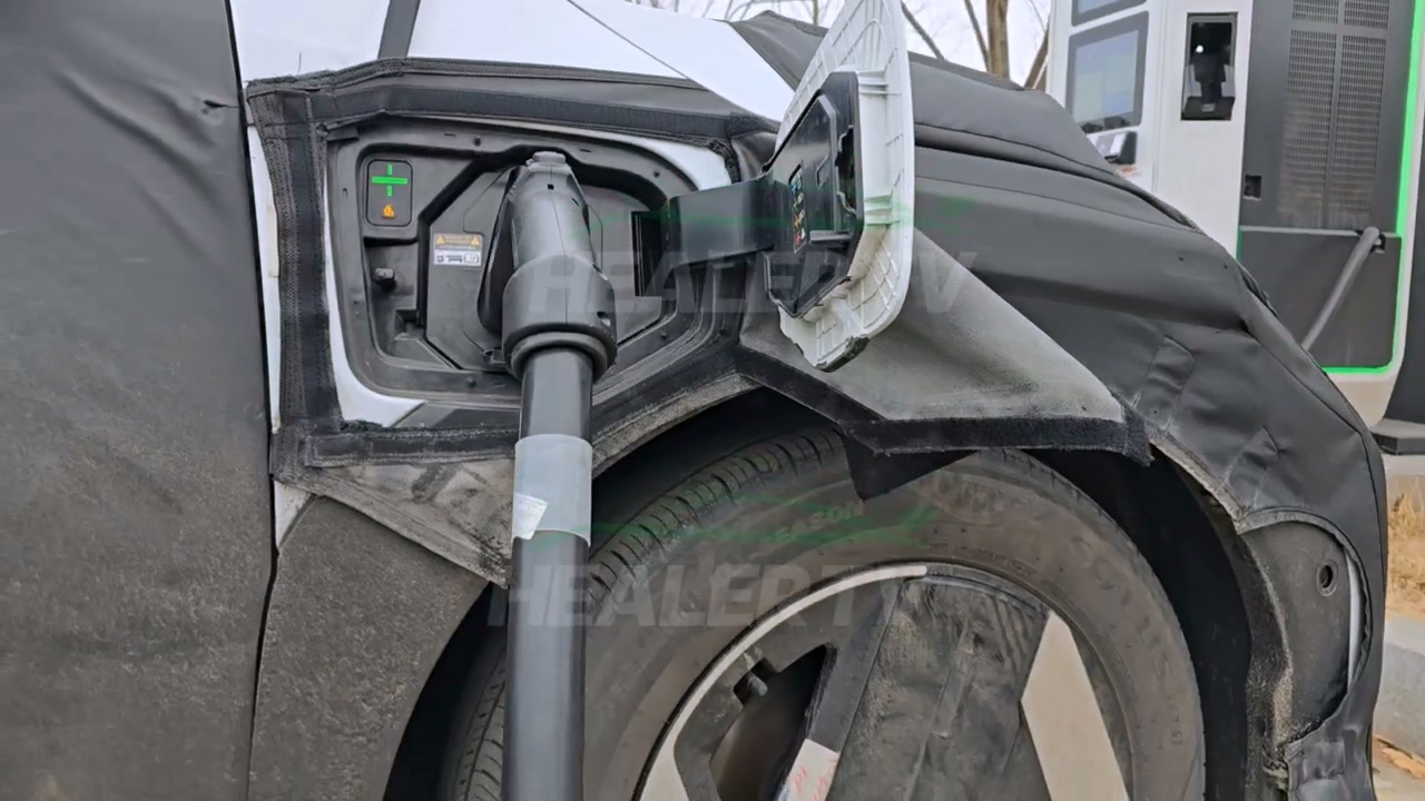 起亚加速电动化布局，纯电轿跑 EV4 原型曝光