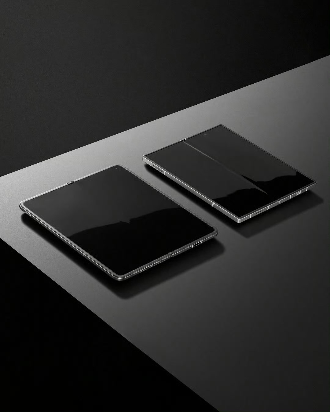 未见明显折痕，OPPO Find N5 折叠屏手机与友商机型熄屏对比图公布