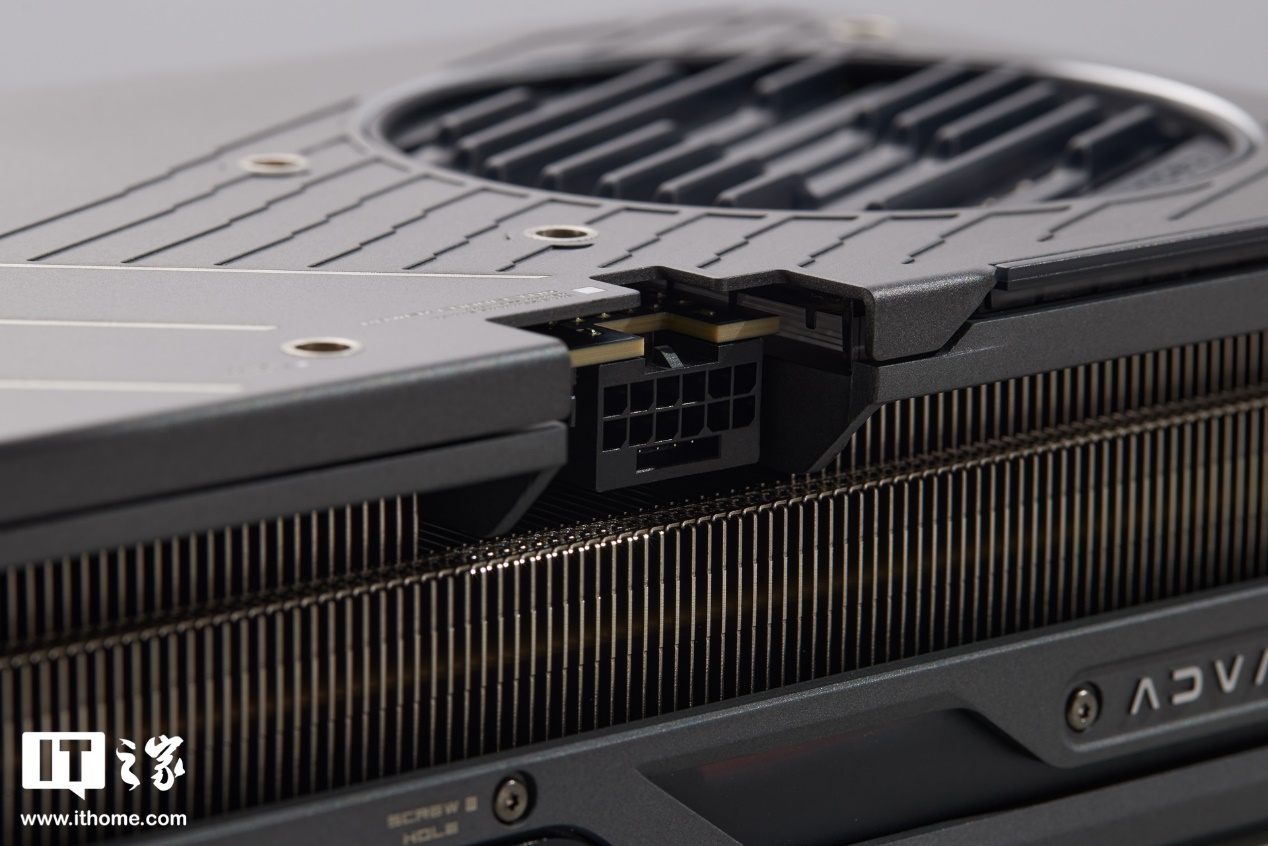 【IT之家评测室】七彩虹 iGame GeForce RTX 5070 Ti Advanced OC 16GB 显卡评测：赛博科幻风设计，轻松驾驭 4K 光追游戏
