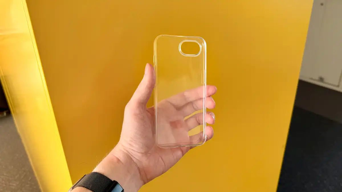 苹果 iPhone SE 4 手机壳曝光：单摄方案，尺寸差异恐不兼容 iPhone 14 手机壳