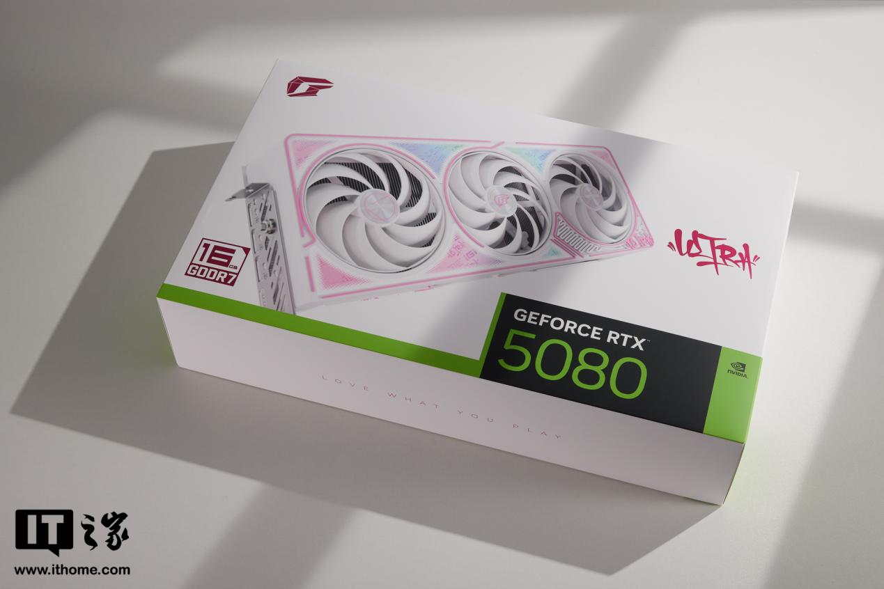 【IT之家开箱】七彩虹 iGame GeForce RTX 5080 Ultra W OC 16GB 显卡图赏：嘻哈风格独树一帜