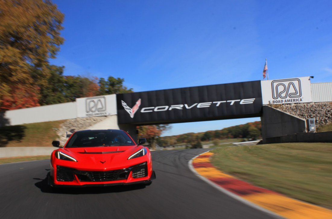 1064 马力超强 V8 发动机，2025 款科尔维特 ZR1 超跑连续打破 5 项美国赛道量产车圈速纪录