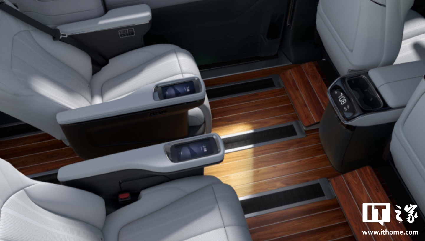 吉利翼真 L380 纯电 MPV 新增“陆地空客系列”车型：铂金白内饰、海南黄花梨木地板，2 月 21 日预售
