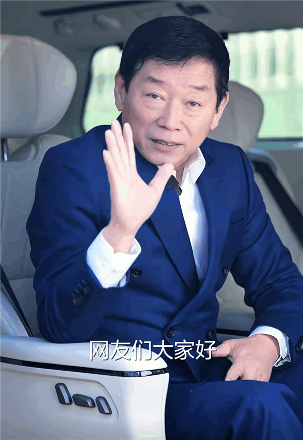 魏建军回应网友给他喊爸：人生还是要自己奋斗
