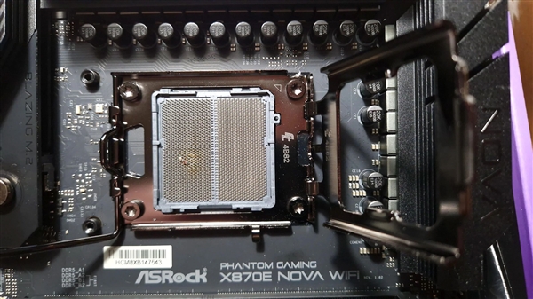 诡异！全新的AMD锐龙7 9800X3D莫名其妙烧毁：主板也废了