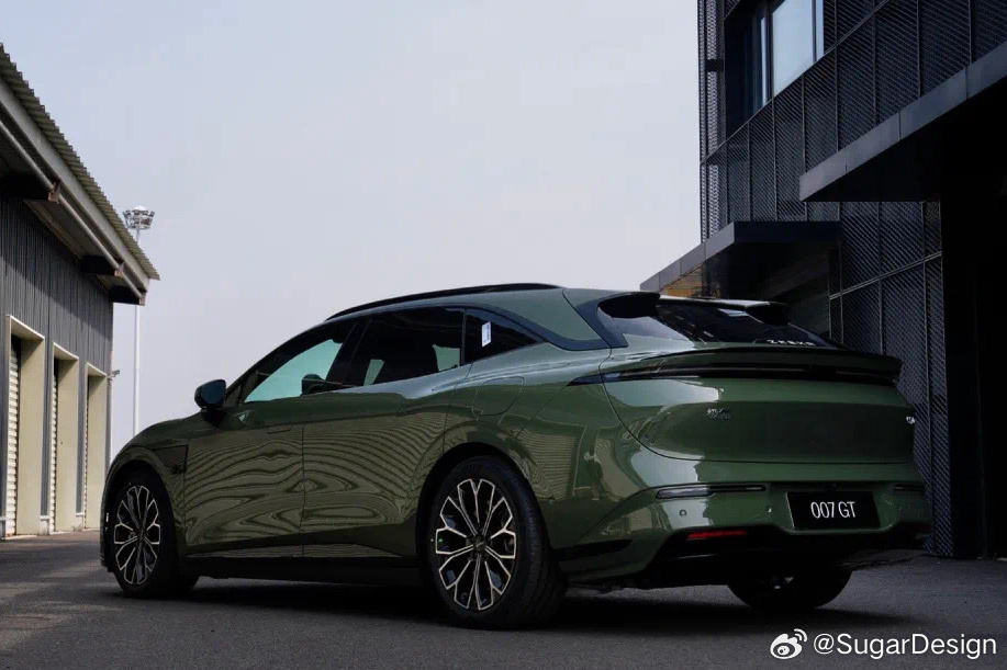 极氪 007 GT 绿色款实车曝光，旗下第二款纯电猎装车