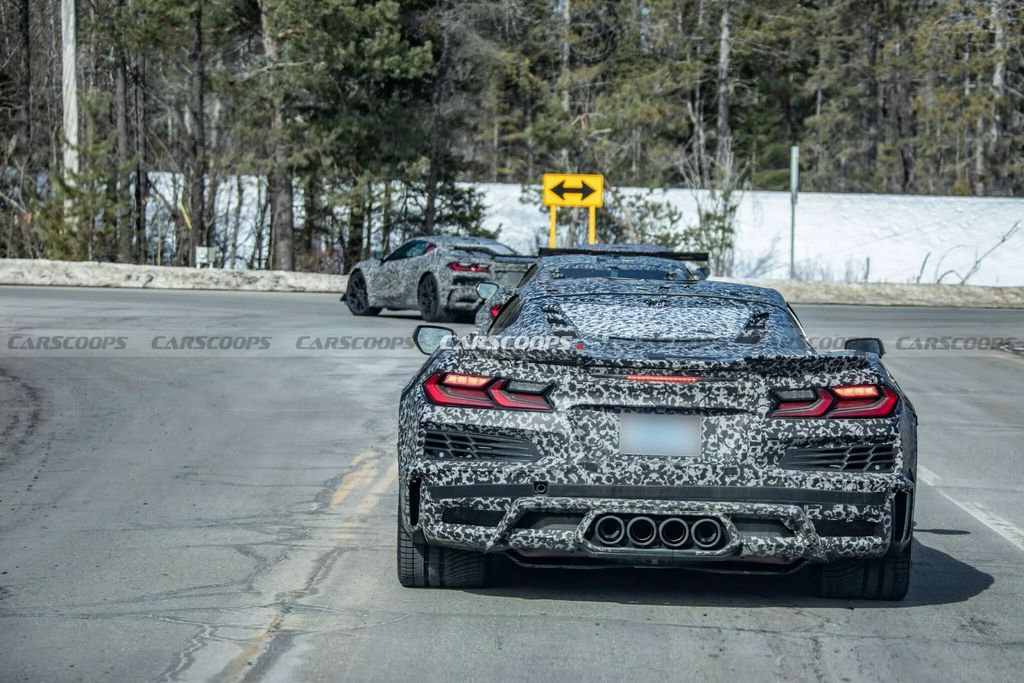 告别“按钮墙”，雪佛兰 Corvette C8 超跑内饰焕然一新