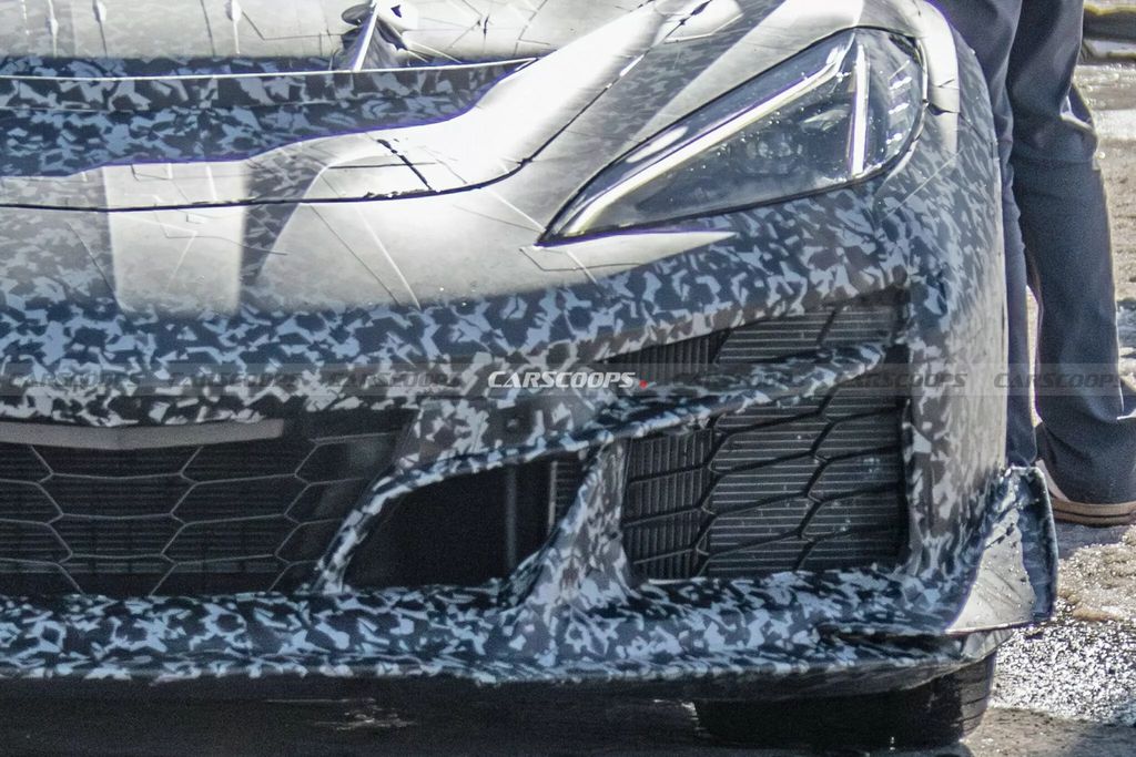 告别“按钮墙”，雪佛兰 Corvette C8 超跑内饰焕然一新