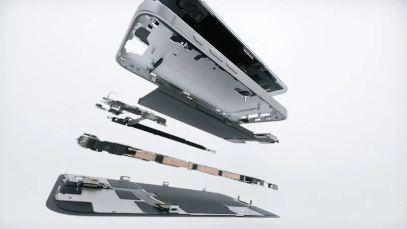 苹果 iPhone 16e 拆解揭秘：4005mAh 电池，比 iPhone 16 大 12%