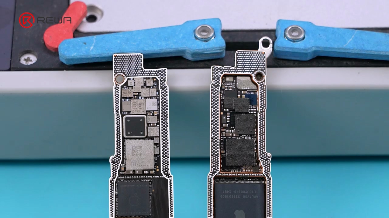苹果 iPhone 16e 拆解揭秘：4005mAh 电池，比 iPhone 16 大 12%
