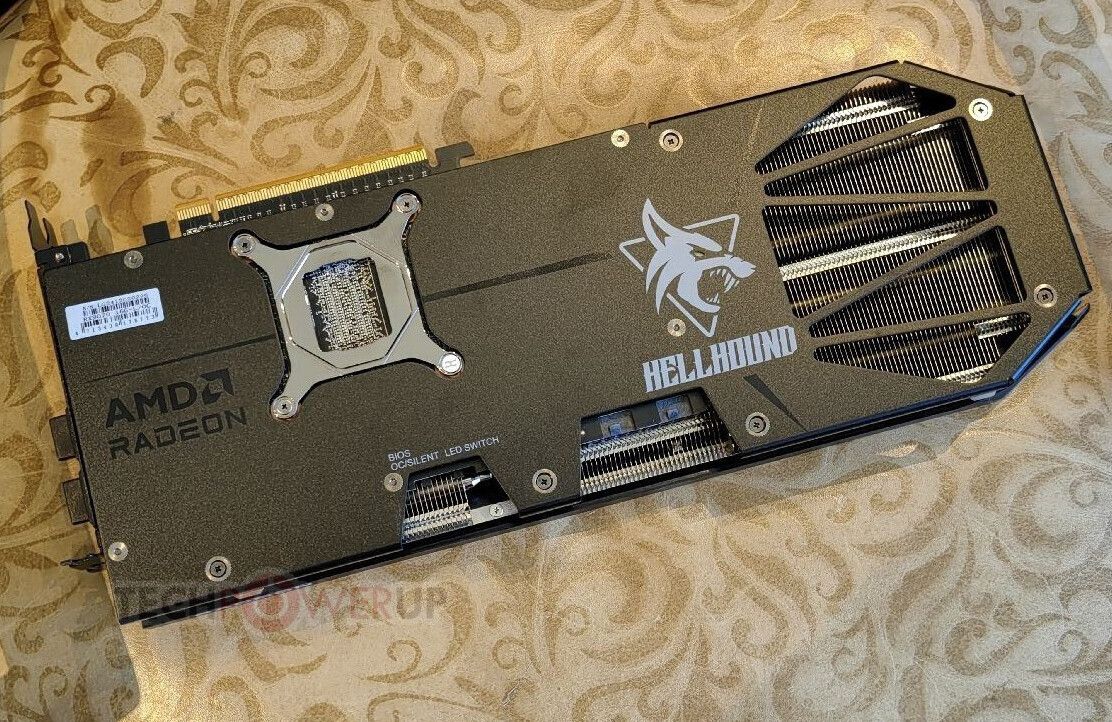 撼讯 RX 9070 XT 地狱犬纯白版显卡曝光，性能与颜值兼备