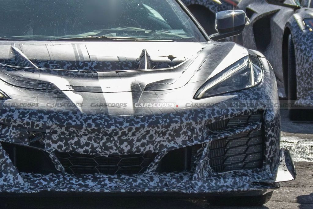 告别“按钮墙”，雪佛兰 Corvette C8 超跑内饰焕然一新