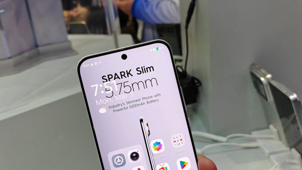 全球最薄手机：传音 Tecno Spark Slim 上手，5.75 毫米厚 + 5200mAh 电池 + 44W 快充