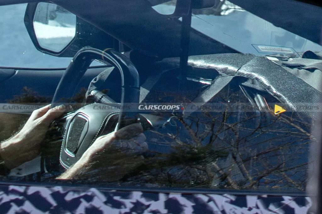 告别“按钮墙”，雪佛兰 Corvette C8 超跑内饰焕然一新