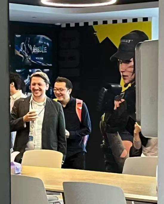 网传宫崎英高现身腾讯深圳办公室，有望推进《艾尔登法环》手游