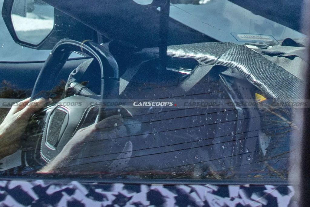 告别“按钮墙”，雪佛兰 Corvette C8 超跑内饰焕然一新