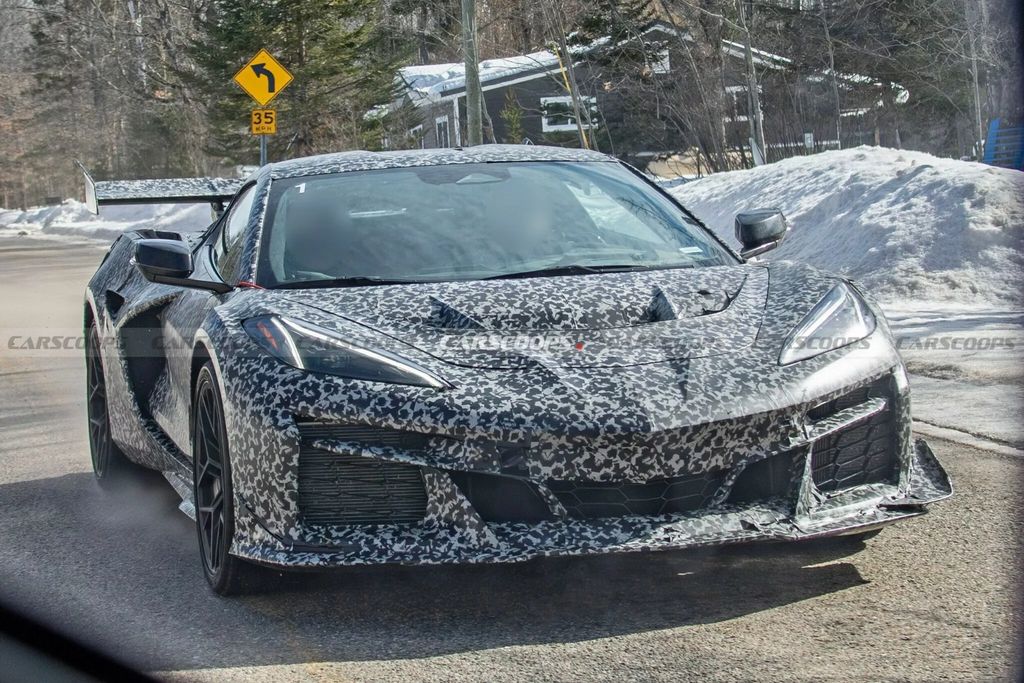 告别“按钮墙”，雪佛兰 Corvette C8 超跑内饰焕然一新