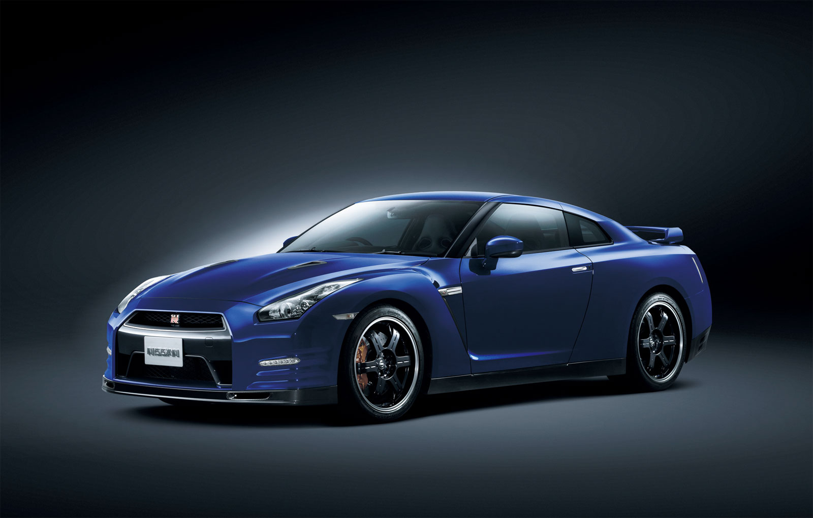 日产 GT-R 祝贺小米 SU7 Ultra 上市：纽博格林让我们一战成名，致敬这个电的时代