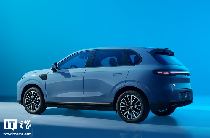 零跑 B10 试驾车到店：15 万内激光雷达城区智驾 SUV，3 月 10 日预售