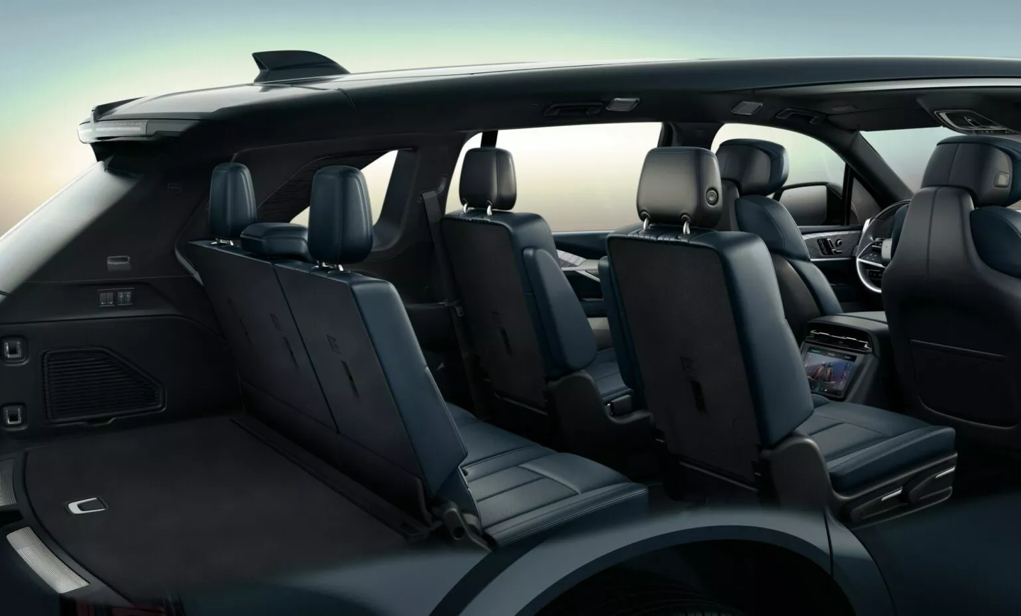 经典美式大型全尺寸 SUV“来电”：凯迪拉克凯雷德 IQL 发布