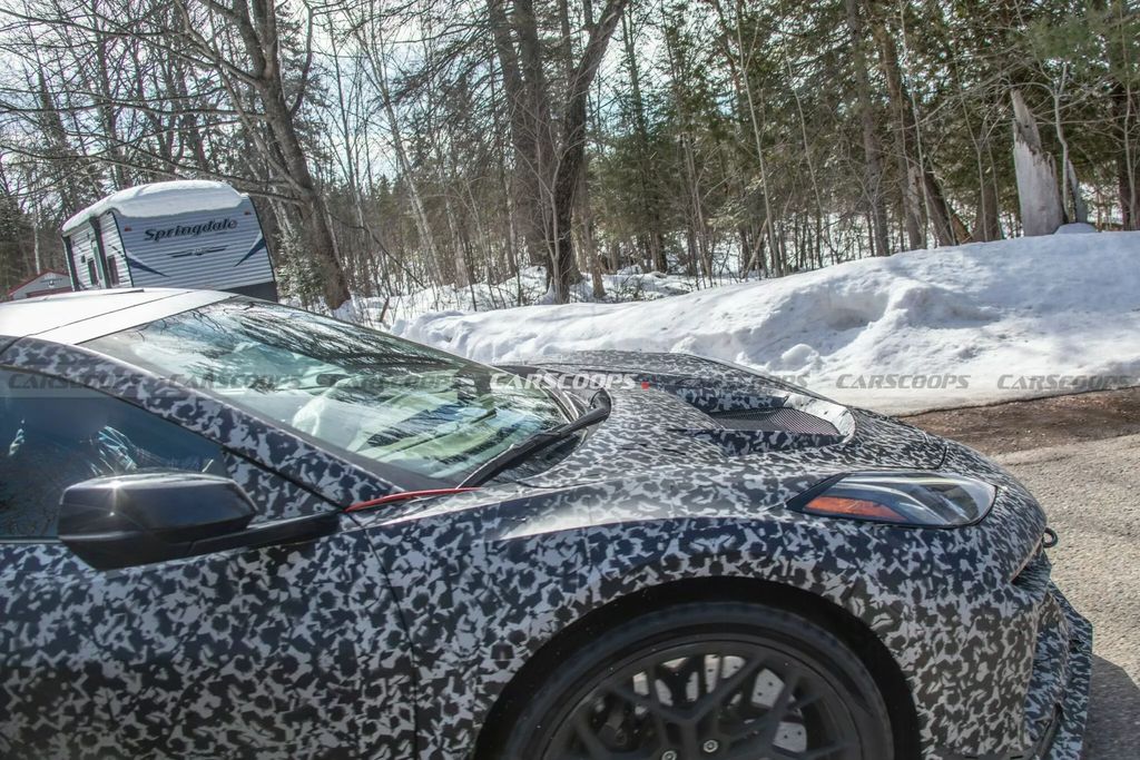 告别“按钮墙”，雪佛兰 Corvette C8 超跑内饰焕然一新
