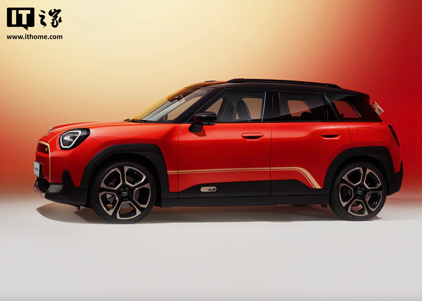 宝马旗下 MINI ACEMAN 南红限定色版上市：限量 22 台，基于艺术家版打造定价 21.29 万元