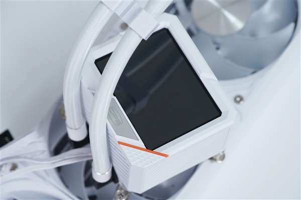 配3.5英寸显示屏！超频三北境GT360水冷散热器图赏