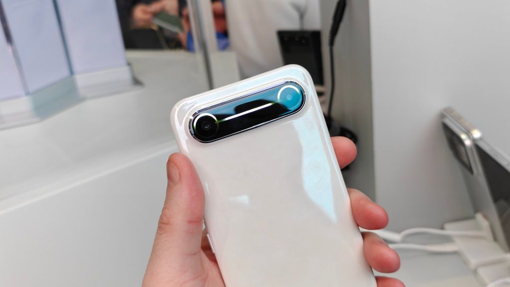 全球最薄手机：传音 Tecno Spark Slim 上手，5.75 毫米厚 + 5200mAh 电池 + 44W 快充
