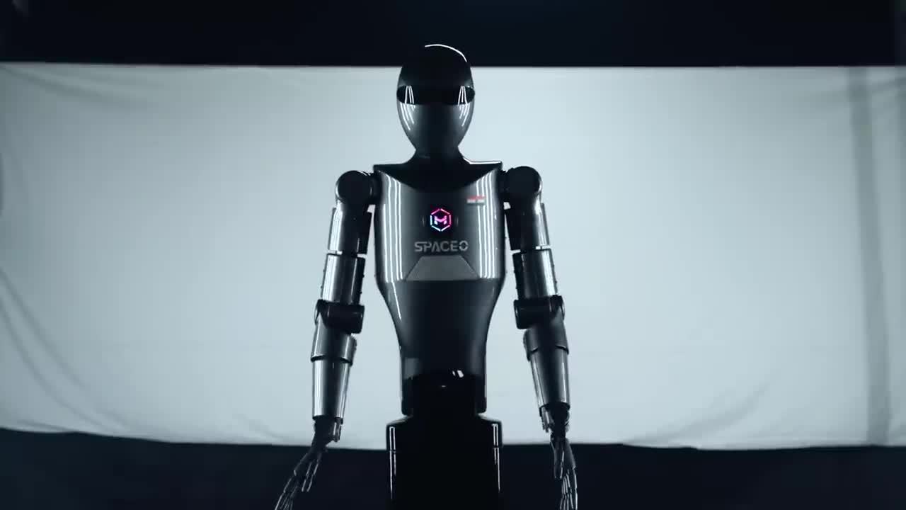 印度首个量产人形机器人 Spaceo 系列亮相：会社交、能上天、可负载 200 公斤