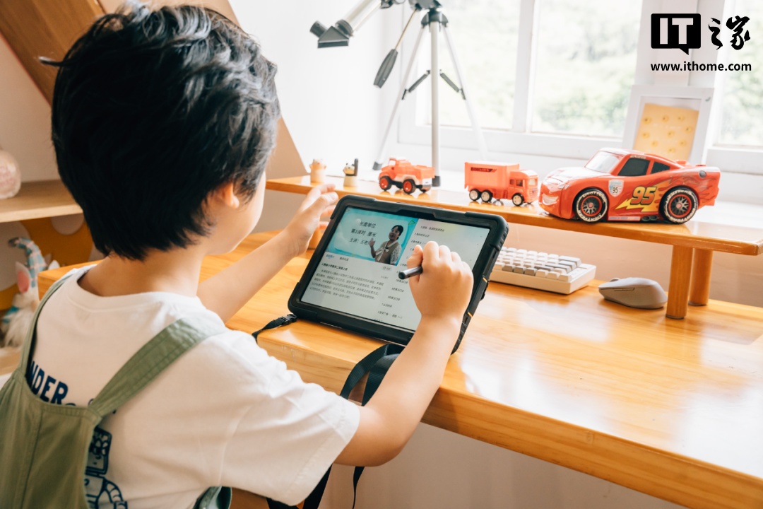 AGM 新品亮相 MWC 2025，含 PAD T2 平板、X6 麒麟版手机等