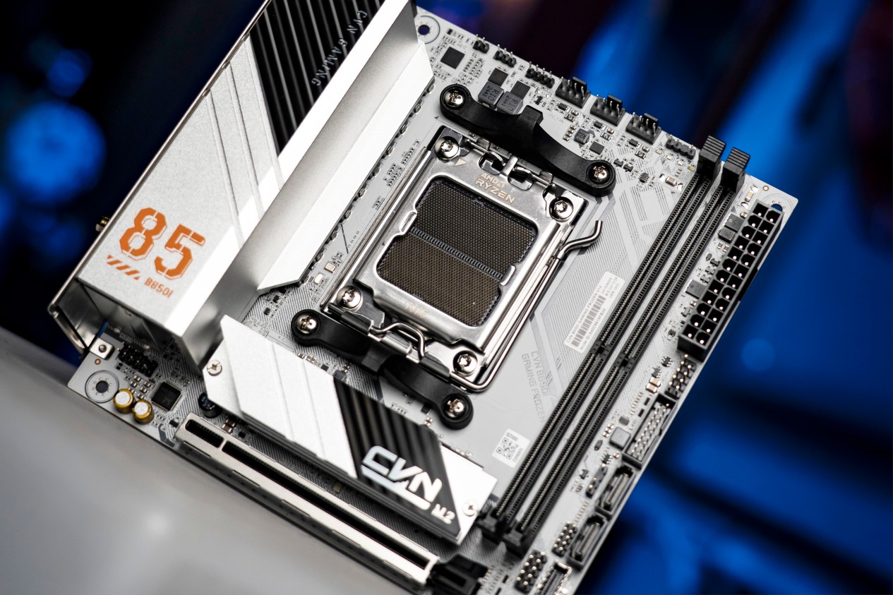 旗下首款 AMD 小板：七彩虹推出 1499 元 CVN B850I 登陆舰主板，9+2+1 相数字供电、双 M.2 + 双 PCIe 5.0 插槽
